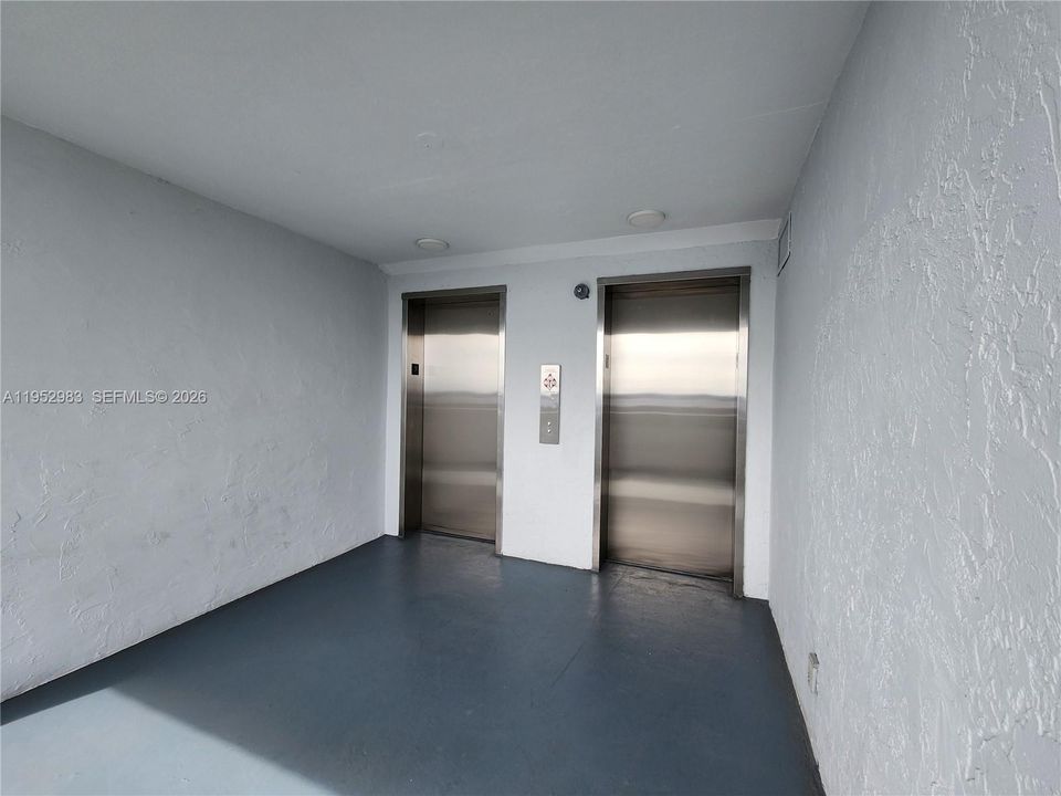 For Sale: $150,000 (1 beds, 1 baths, 828 Square Feet)