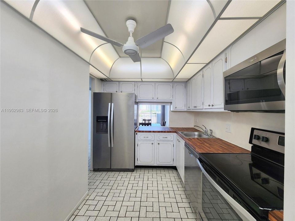 For Sale: $150,000 (1 beds, 1 baths, 828 Square Feet)