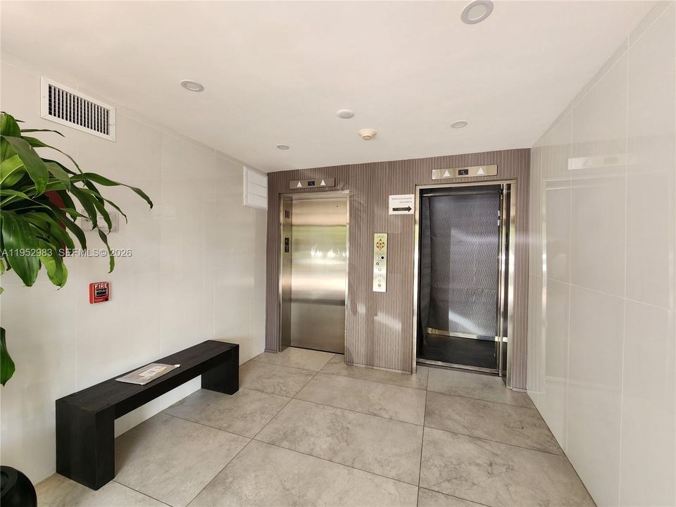 For Sale: $150,000 (1 beds, 1 baths, 828 Square Feet)