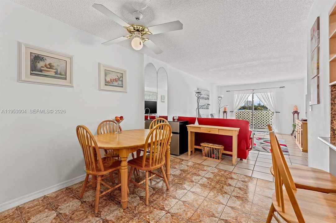 For Sale: $209,000 (2 beds, 2 baths, 1012 Square Feet)