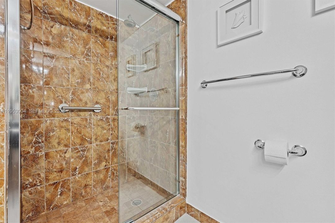 For Sale: $209,000 (2 beds, 2 baths, 1012 Square Feet)