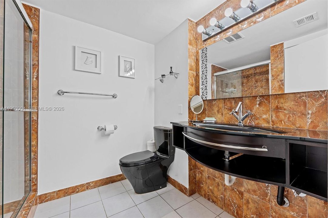 For Sale: $209,000 (2 beds, 2 baths, 1012 Square Feet)