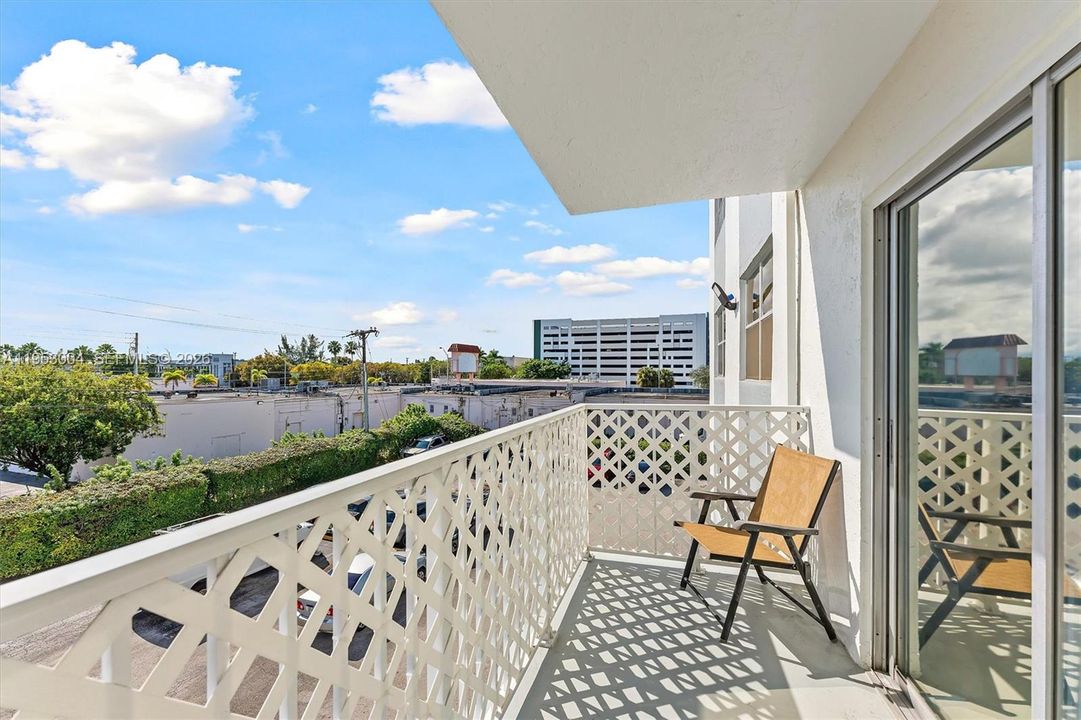 For Sale: $209,000 (2 beds, 2 baths, 1012 Square Feet)