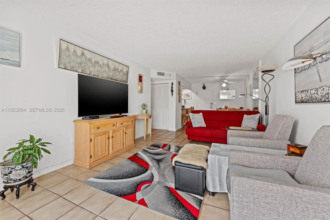 For Sale: $209,000 (2 beds, 2 baths, 1012 Square Feet)