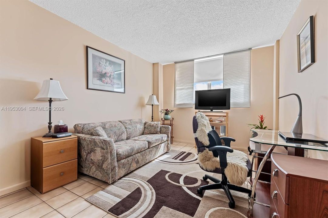 For Sale: $209,000 (2 beds, 2 baths, 1012 Square Feet)
