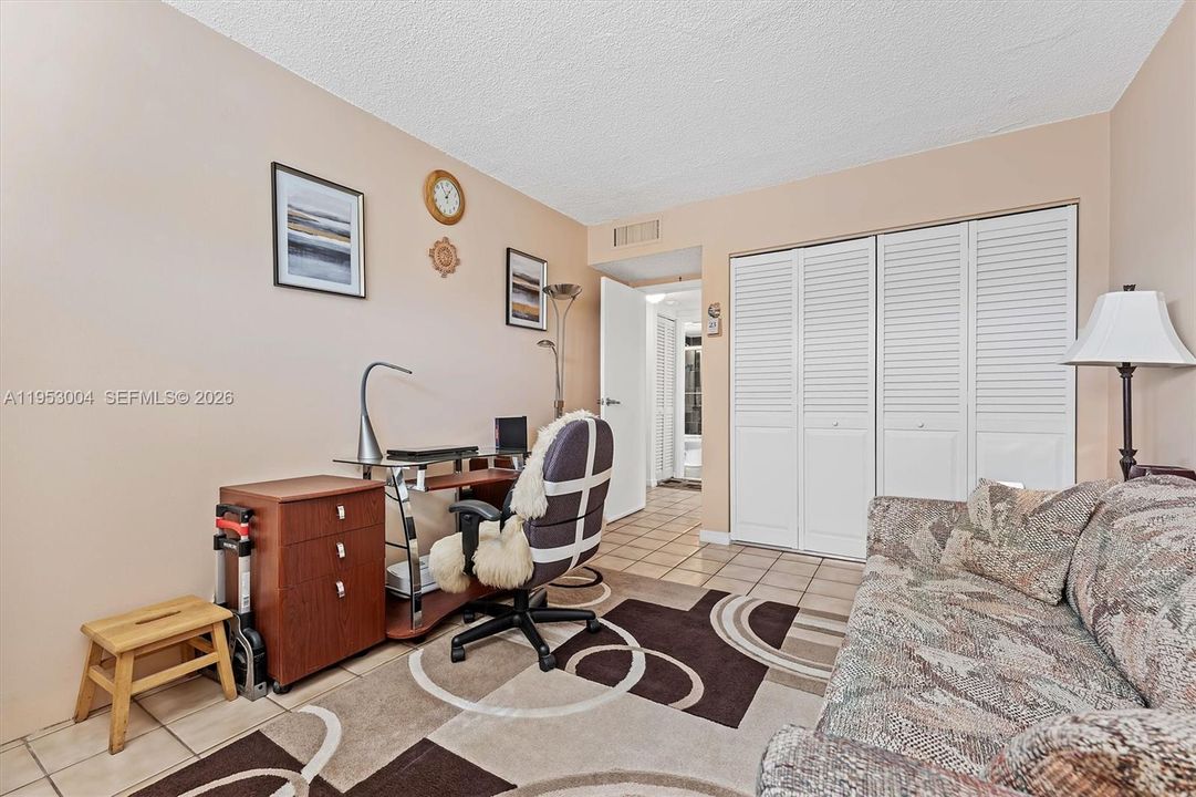 For Sale: $209,000 (2 beds, 2 baths, 1012 Square Feet)