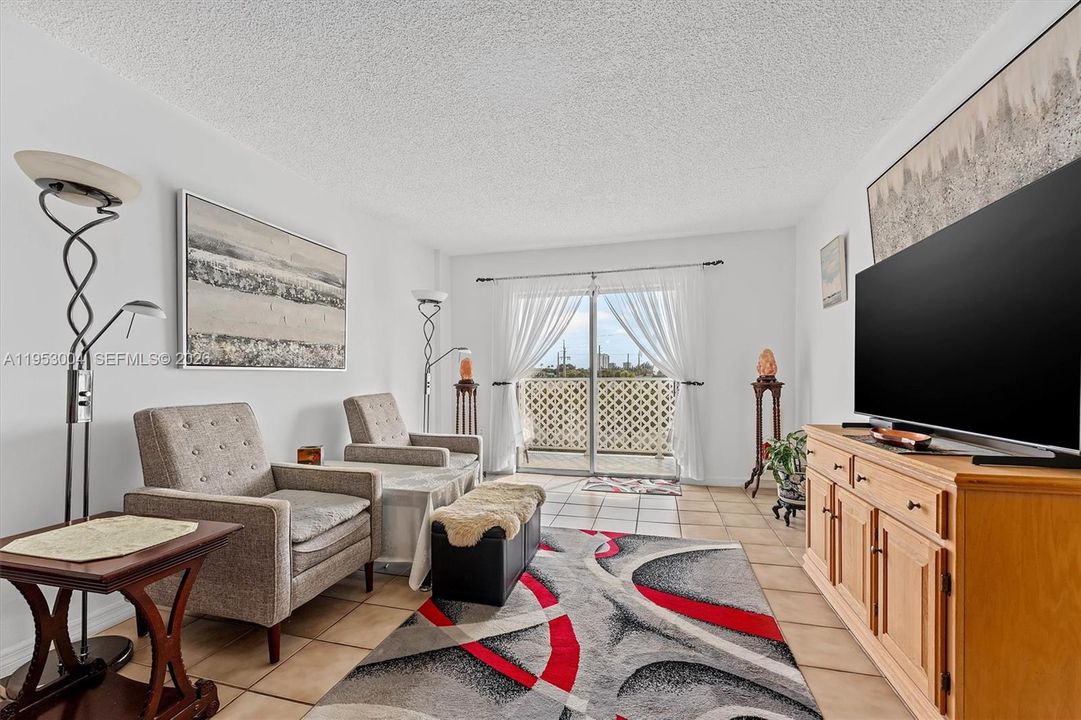 For Sale: $209,000 (2 beds, 2 baths, 1012 Square Feet)