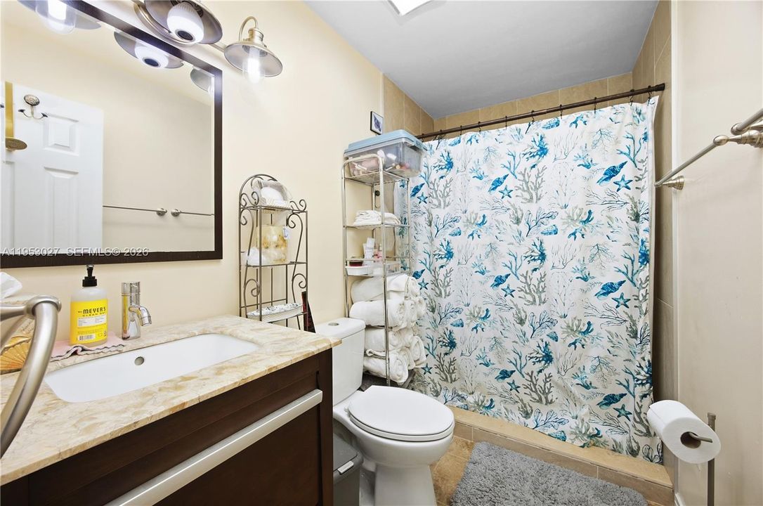 На продажу: $257,000 (4 спален, 2 ванн, 1404 Квадратных фут)