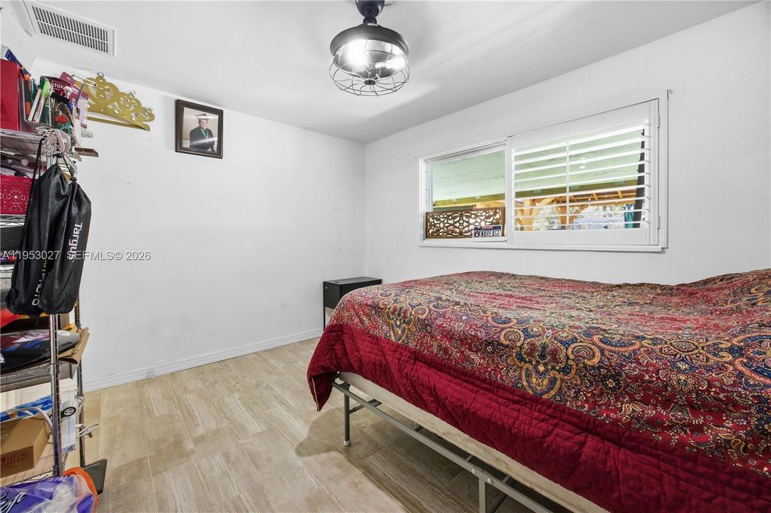 На продажу: $257,000 (4 спален, 2 ванн, 1404 Квадратных фут)