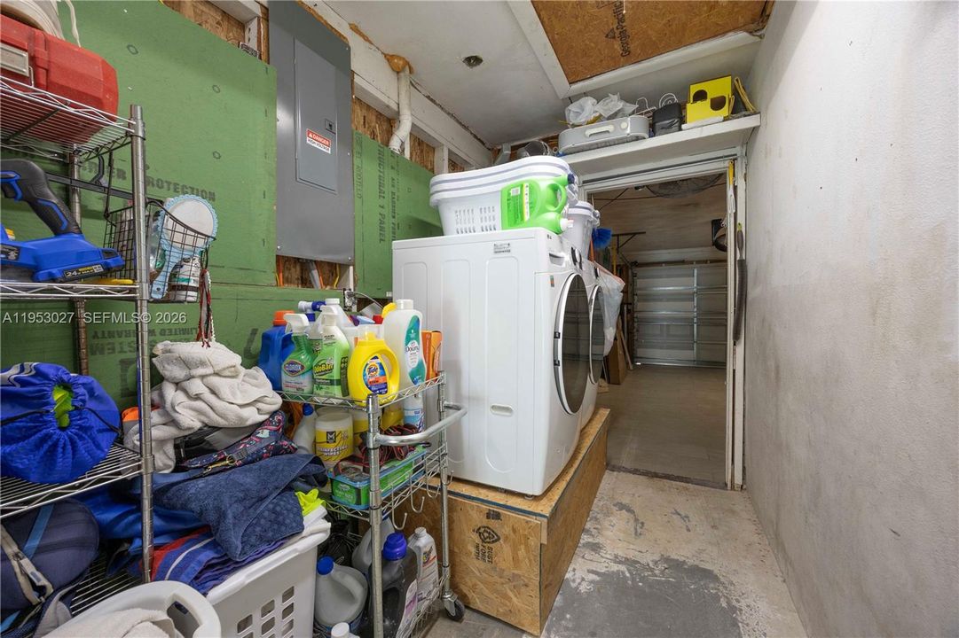 На продажу: $257,000 (4 спален, 2 ванн, 1404 Квадратных фут)