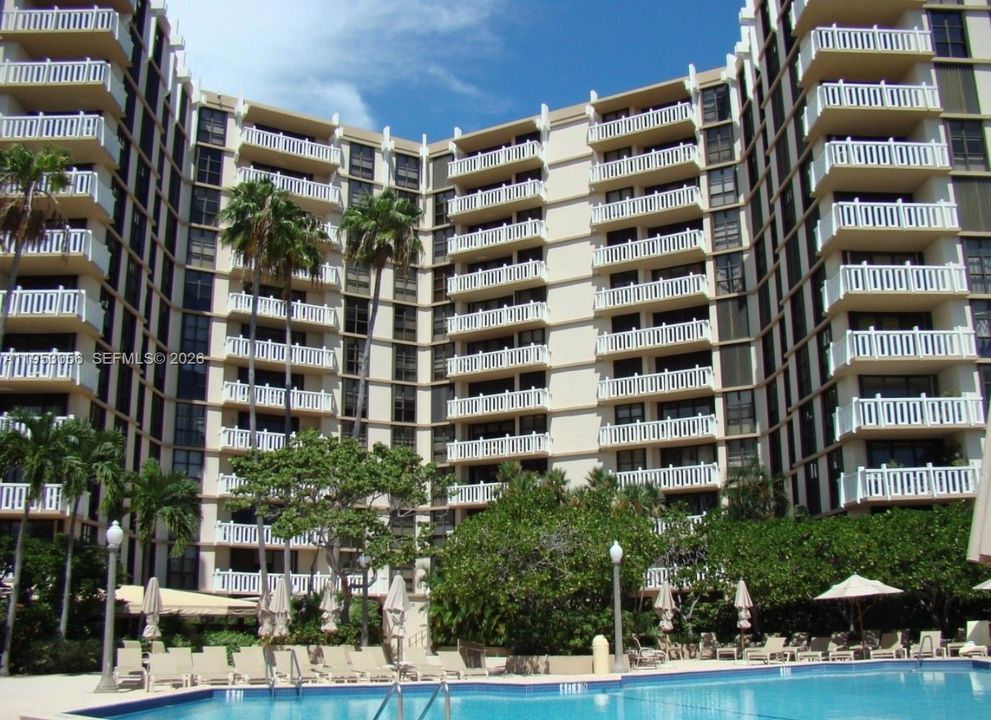 Active With Contract: $4,900 (2 beds, 2 baths, 1409 Square Feet)