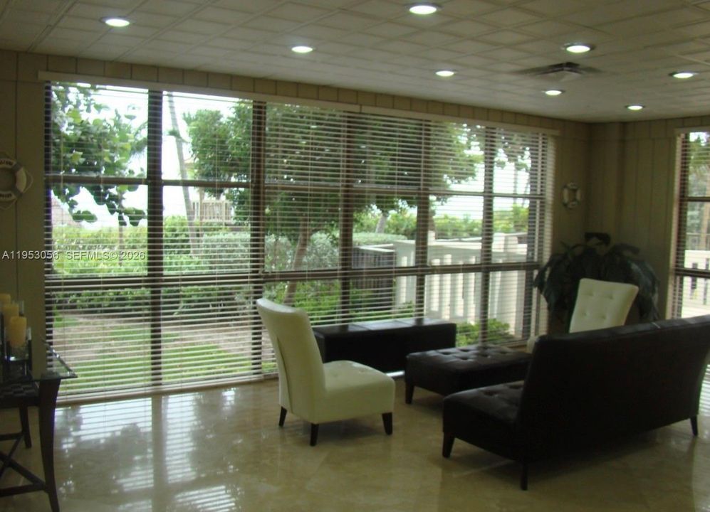 Active With Contract: $4,900 (2 beds, 2 baths, 1409 Square Feet)