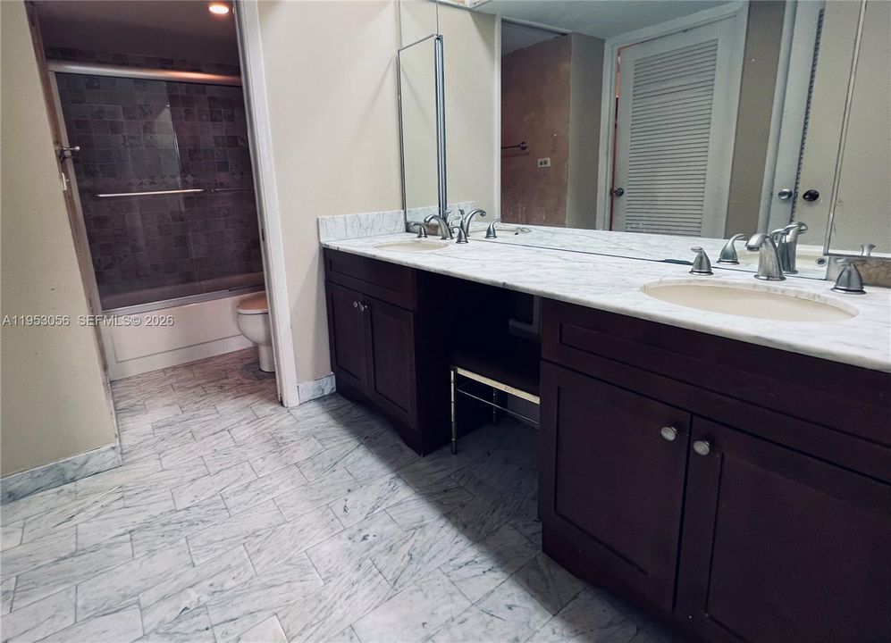 Active With Contract: $4,900 (2 beds, 2 baths, 1409 Square Feet)