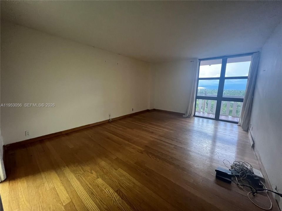 Active With Contract: $4,900 (2 beds, 2 baths, 1409 Square Feet)