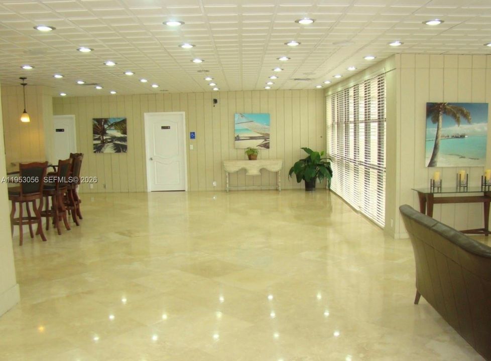 Active With Contract: $4,900 (2 beds, 2 baths, 1409 Square Feet)