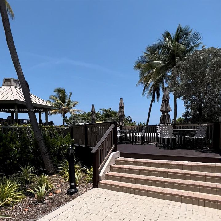 Active With Contract: $4,900 (2 beds, 2 baths, 1409 Square Feet)