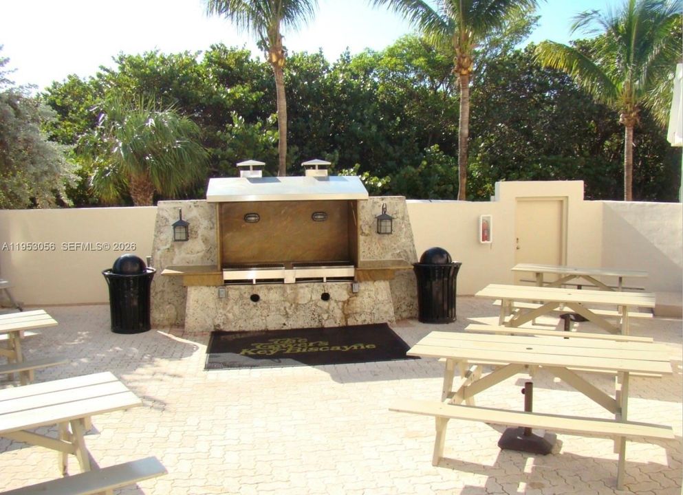 Active With Contract: $4,900 (2 beds, 2 baths, 1409 Square Feet)