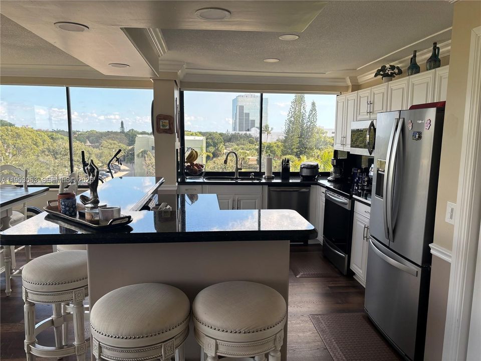 For Sale: $200,000 (2 beds, 2 baths, 1194 Square Feet)