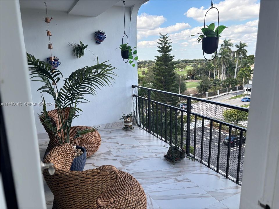For Sale: $200,000 (2 beds, 2 baths, 1194 Square Feet)