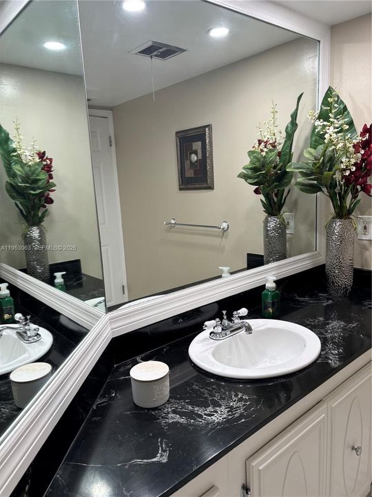 For Sale: $200,000 (2 beds, 2 baths, 1194 Square Feet)