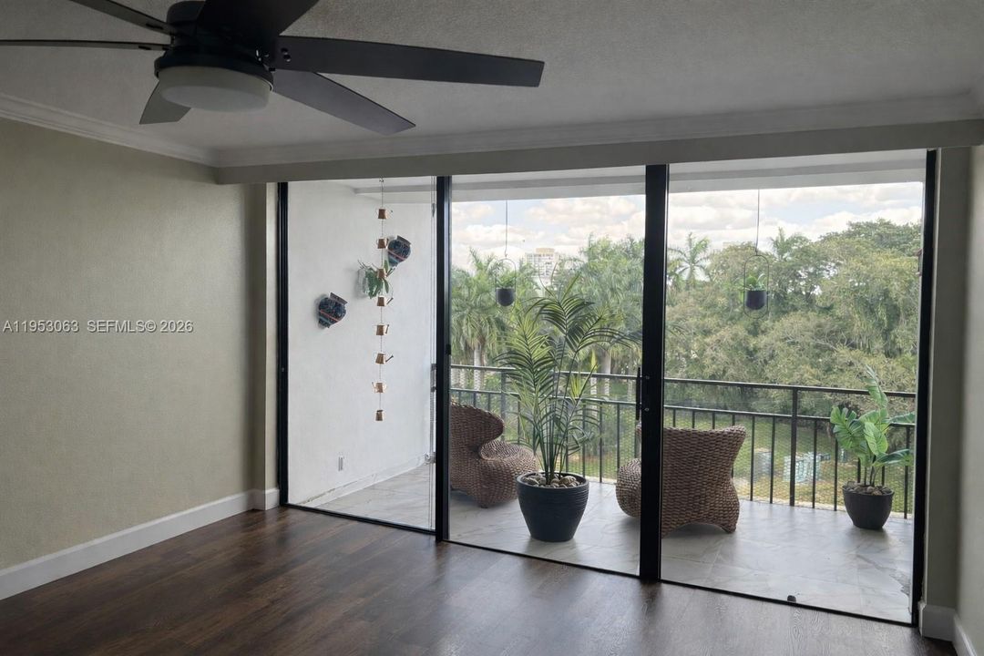 For Sale: $200,000 (2 beds, 2 baths, 1194 Square Feet)