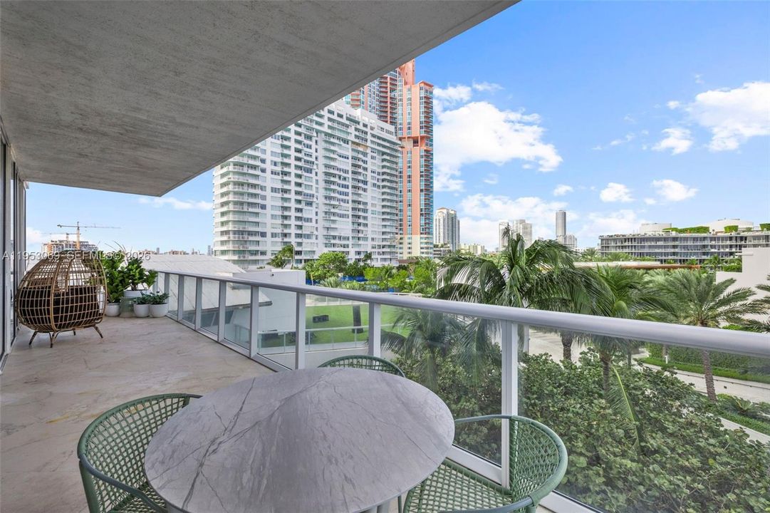 For Sale: $8,547,150 (3 beds, 3 baths, 2122 Square Feet)