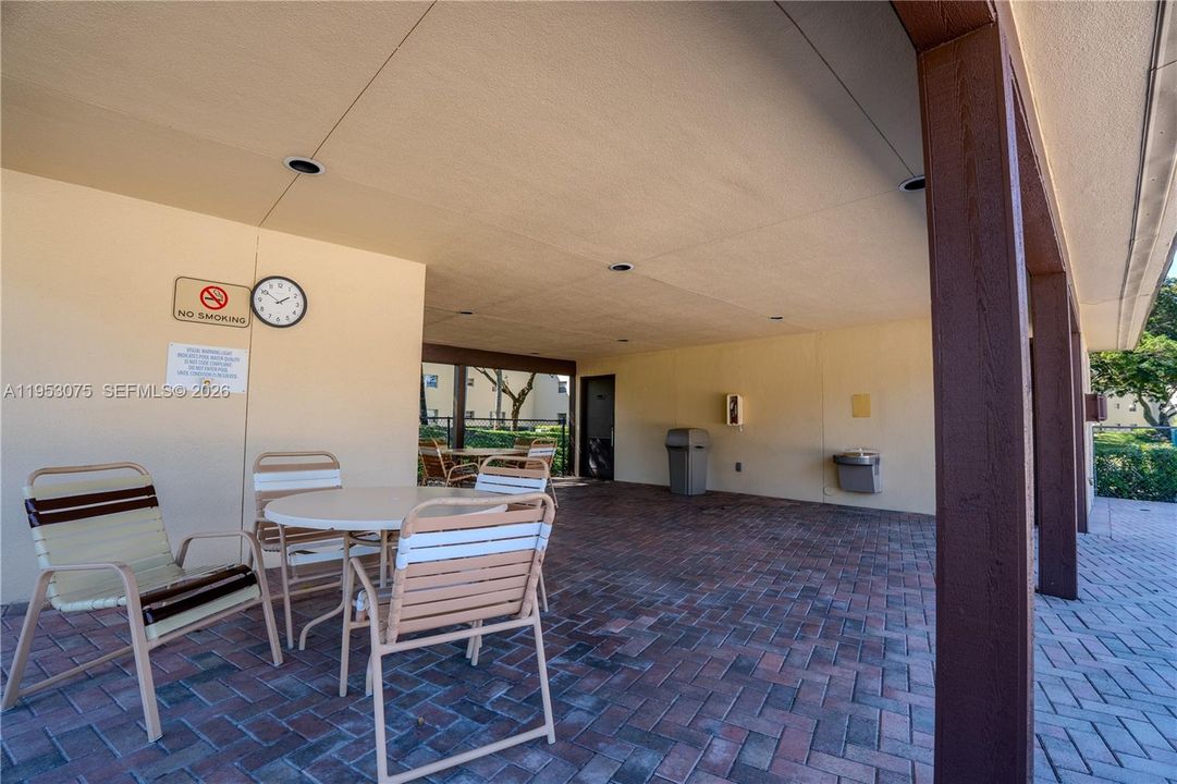 For Sale: $115,000 (1 beds, 1 baths, 811 Square Feet)