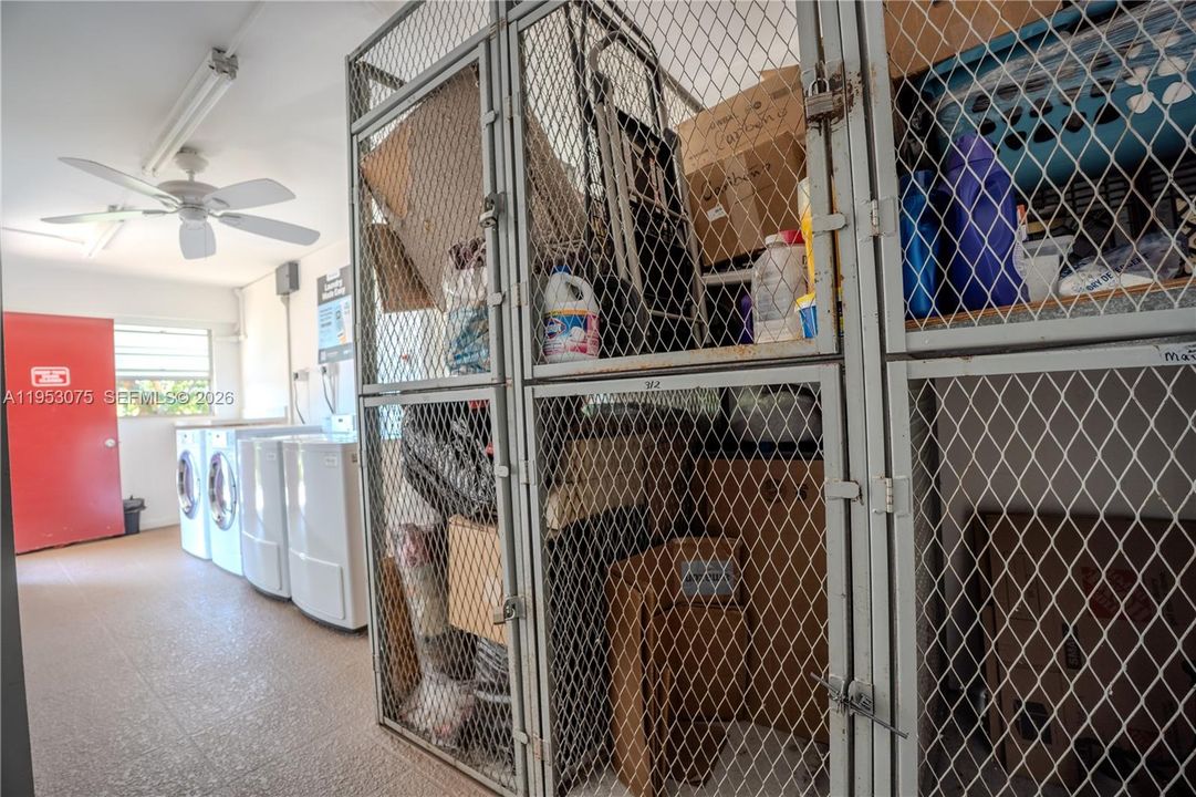 For Sale: $115,000 (1 beds, 1 baths, 811 Square Feet)