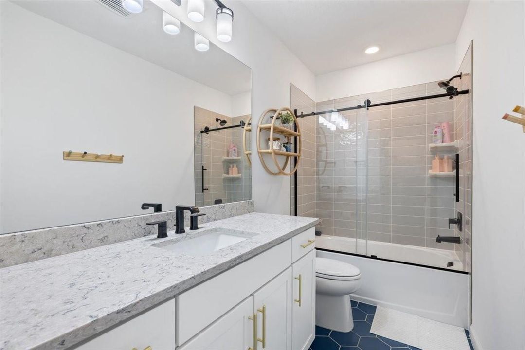 2nd floor bathroom