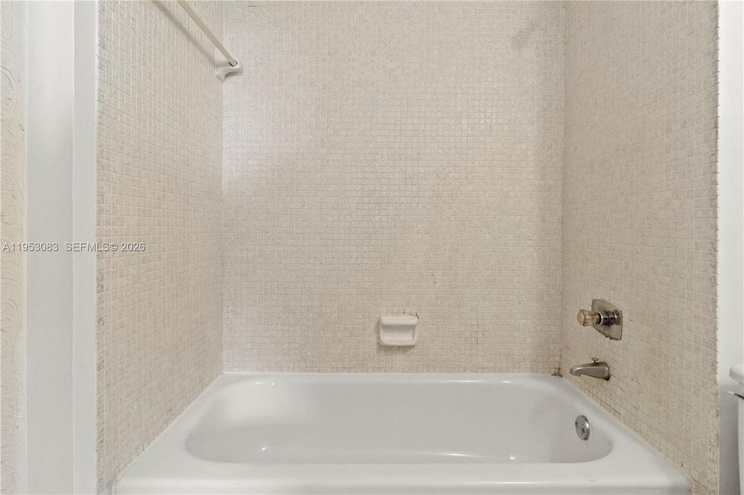 На продажу: $98,000 (2 спален, 2 ванн, 975 Квадратных фут)