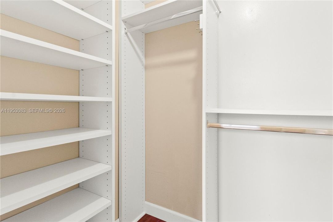 На продажу: $98,000 (2 спален, 2 ванн, 975 Квадратных фут)