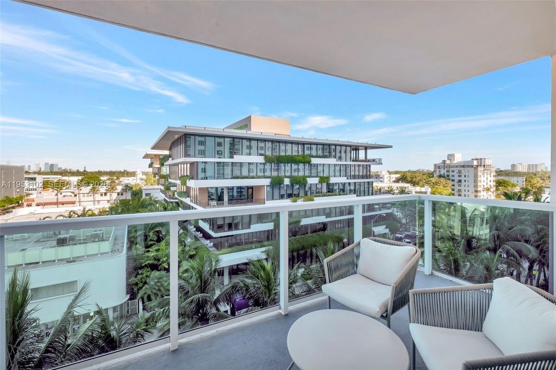 For Sale: $3,100,000 (2 beds, 2 baths, 1640 Square Feet)