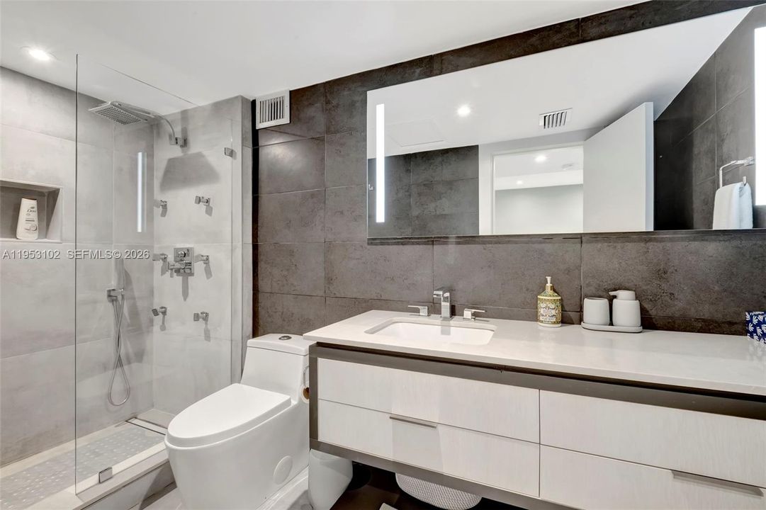 For Sale: $3,100,000 (2 beds, 2 baths, 1640 Square Feet)
