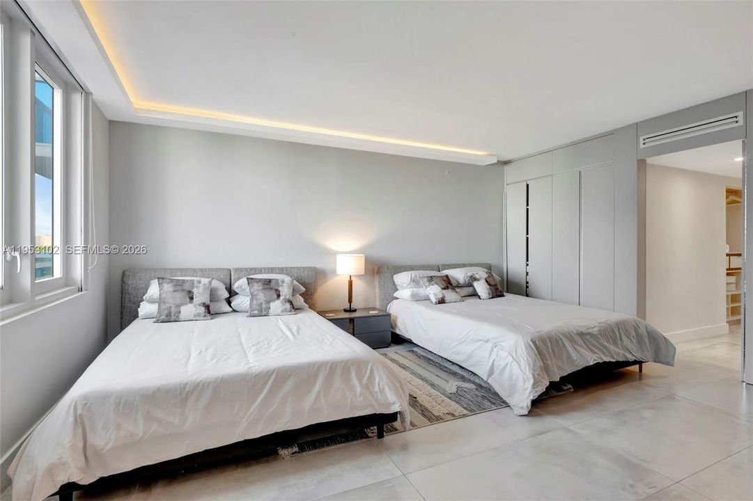 For Sale: $3,100,000 (2 beds, 2 baths, 1640 Square Feet)