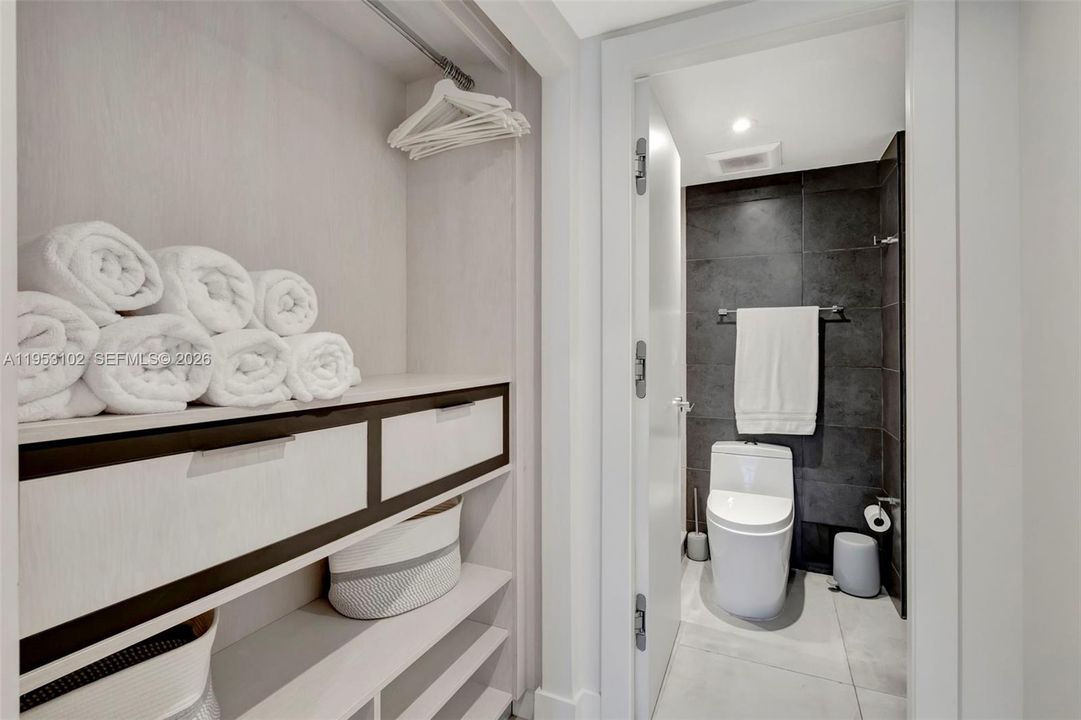 For Sale: $3,100,000 (2 beds, 2 baths, 1640 Square Feet)