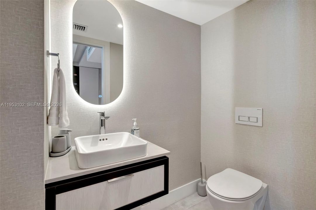 For Sale: $3,100,000 (2 beds, 2 baths, 1640 Square Feet)