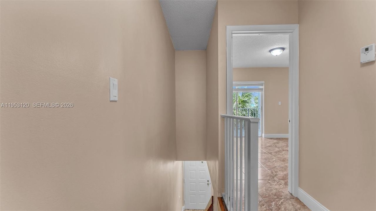 Под контрактом: $265,000 (2 спален, 1 ванн, 1024 Квадратных фут)