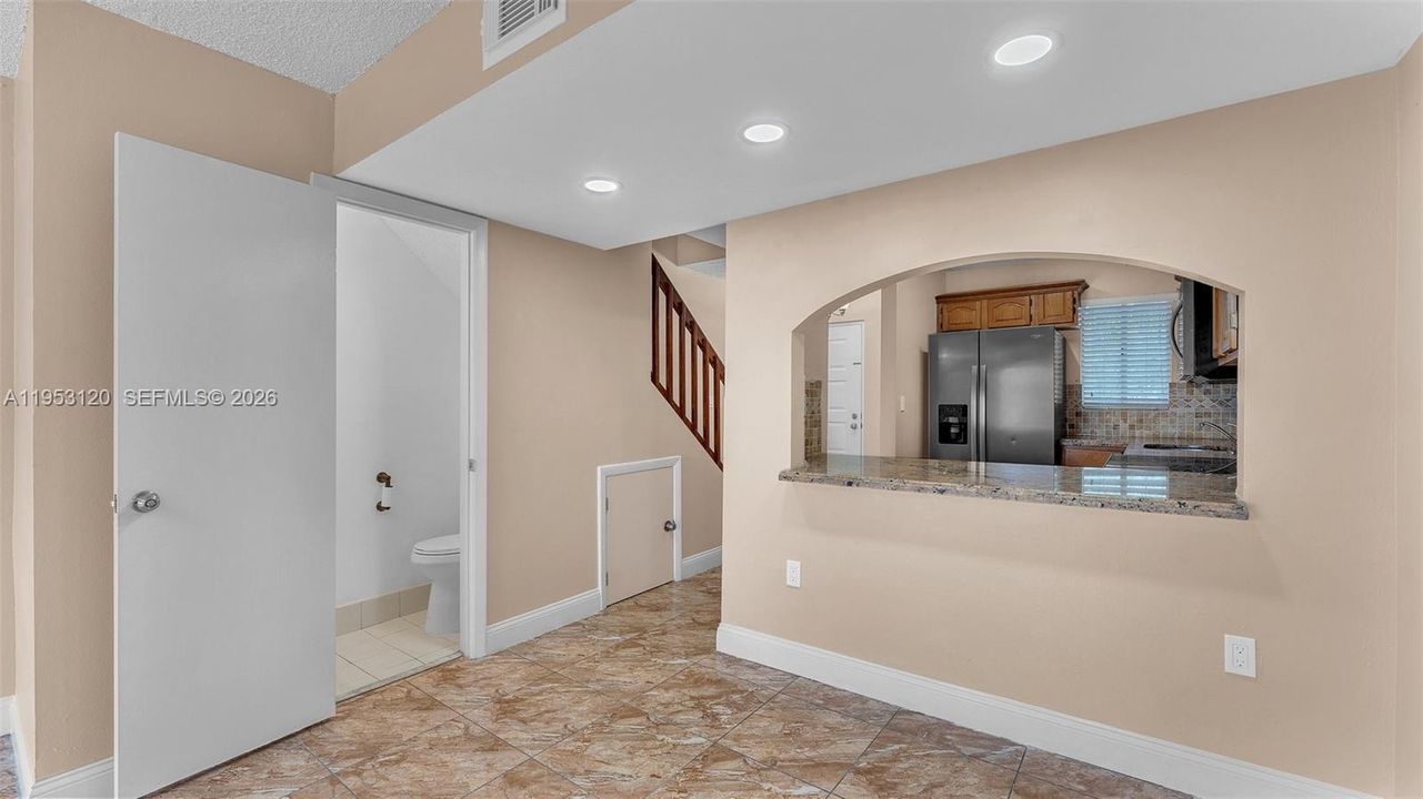 Под контрактом: $265,000 (2 спален, 1 ванн, 1024 Квадратных фут)