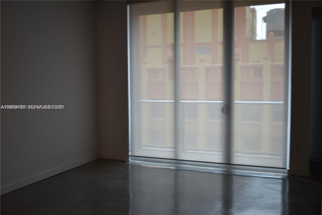 For Sale: $340,000 (1 beds, 1 baths, 526 Square Feet)
