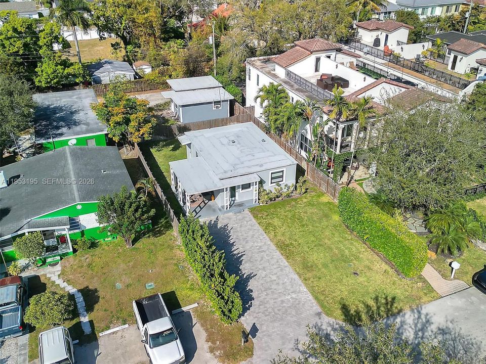 Activo con contrato: $649,000 (3 camas, 2 baños, 1667 Pies cuadrados)