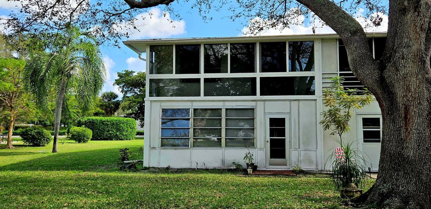 BACK ENCLOSED PATIO