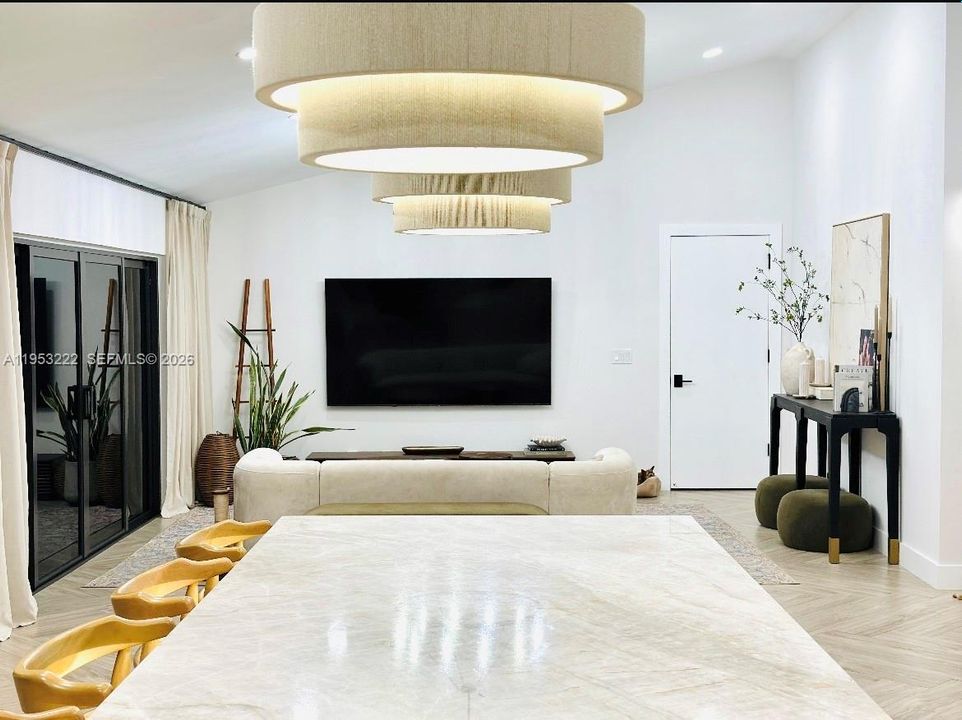 Recientemente alquilado: $11,000 (5 camas, 3 baños, 2571 Pies cuadrados)