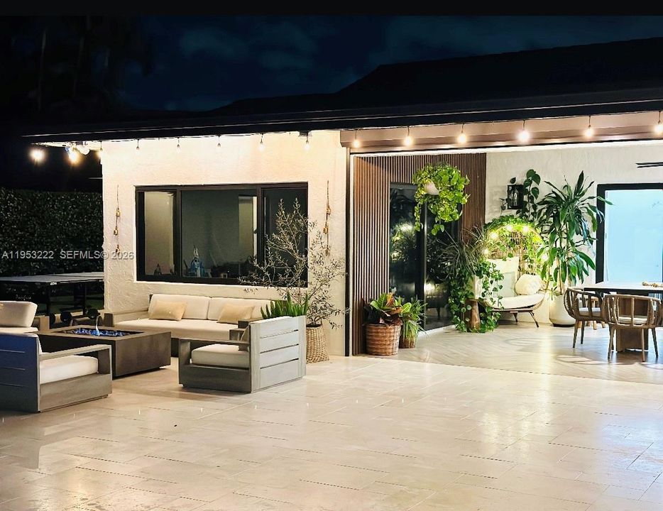 Recientemente alquilado: $11,000 (5 camas, 3 baños, 2571 Pies cuadrados)
