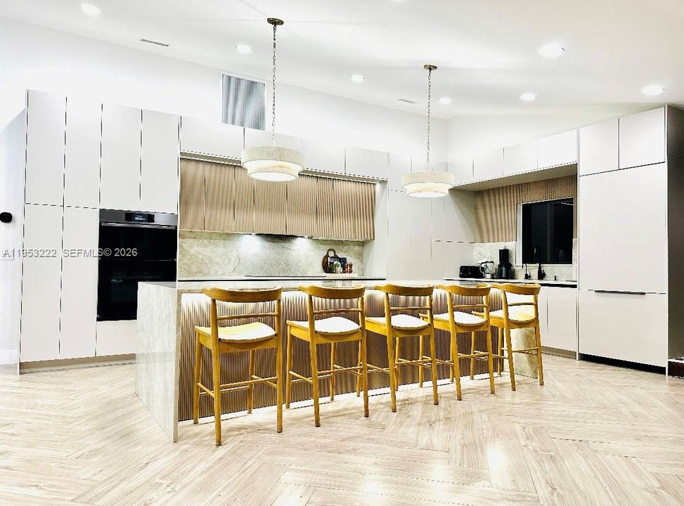 Recientemente alquilado: $11,000 (5 camas, 3 baños, 2571 Pies cuadrados)
