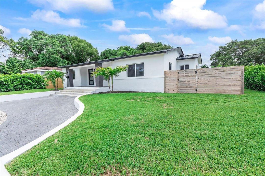 02-8801 N Miami Ave_002