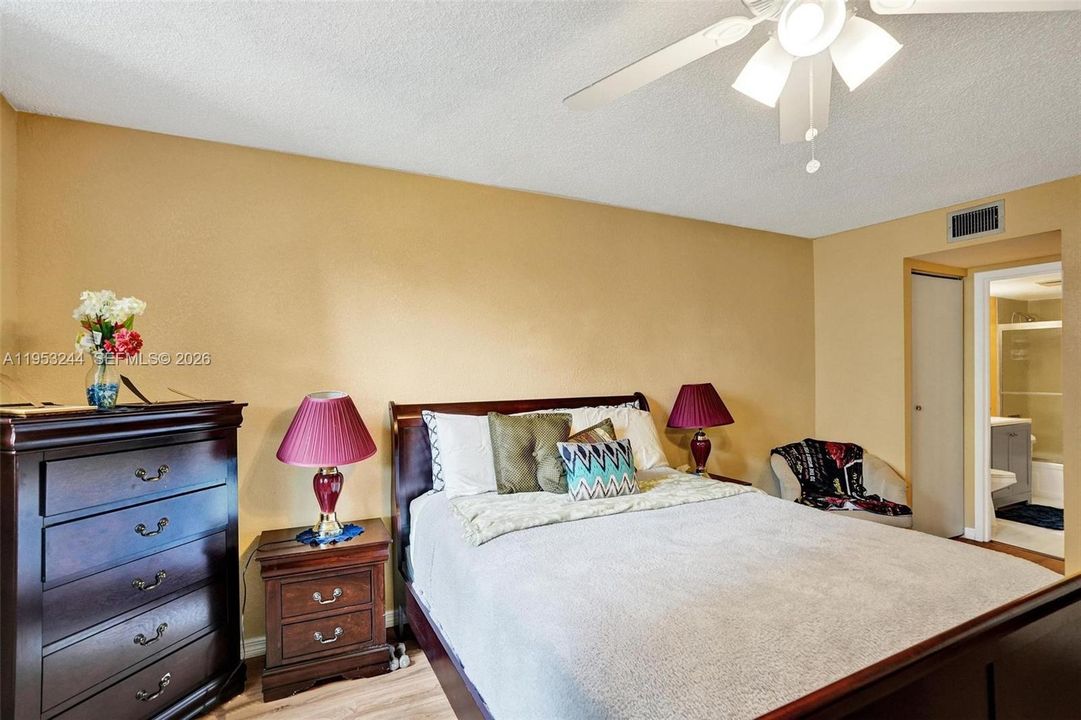 Active With Contract: $75,000 (1 beds, 1 baths, 705 Square Feet)