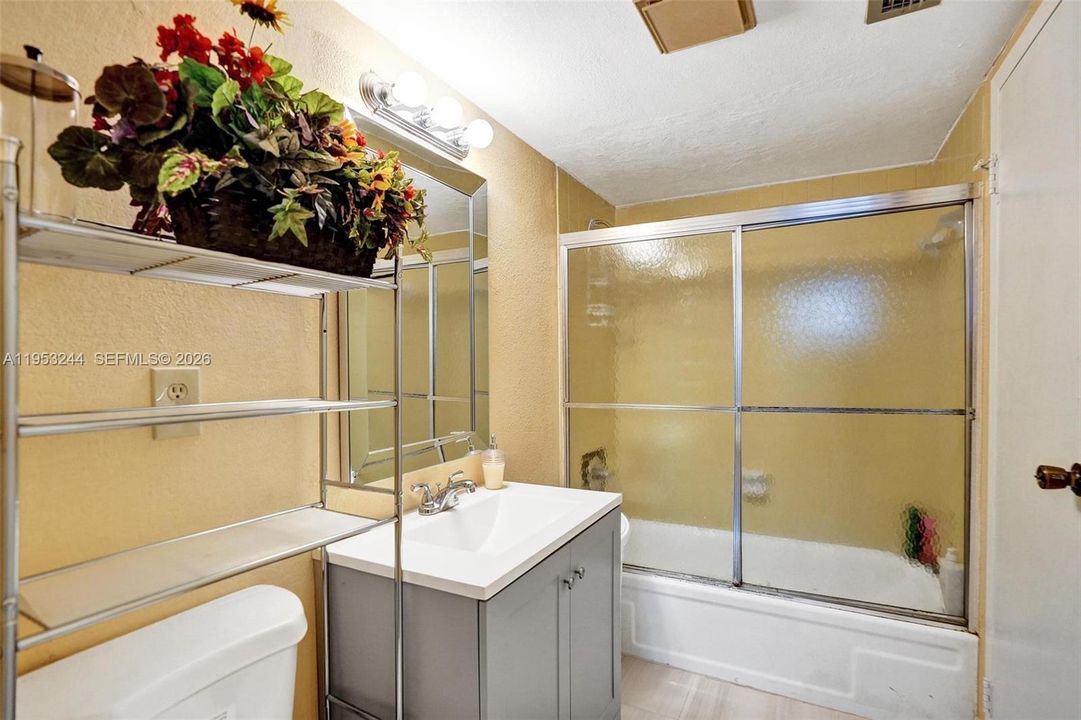 Active With Contract: $75,000 (1 beds, 1 baths, 705 Square Feet)
