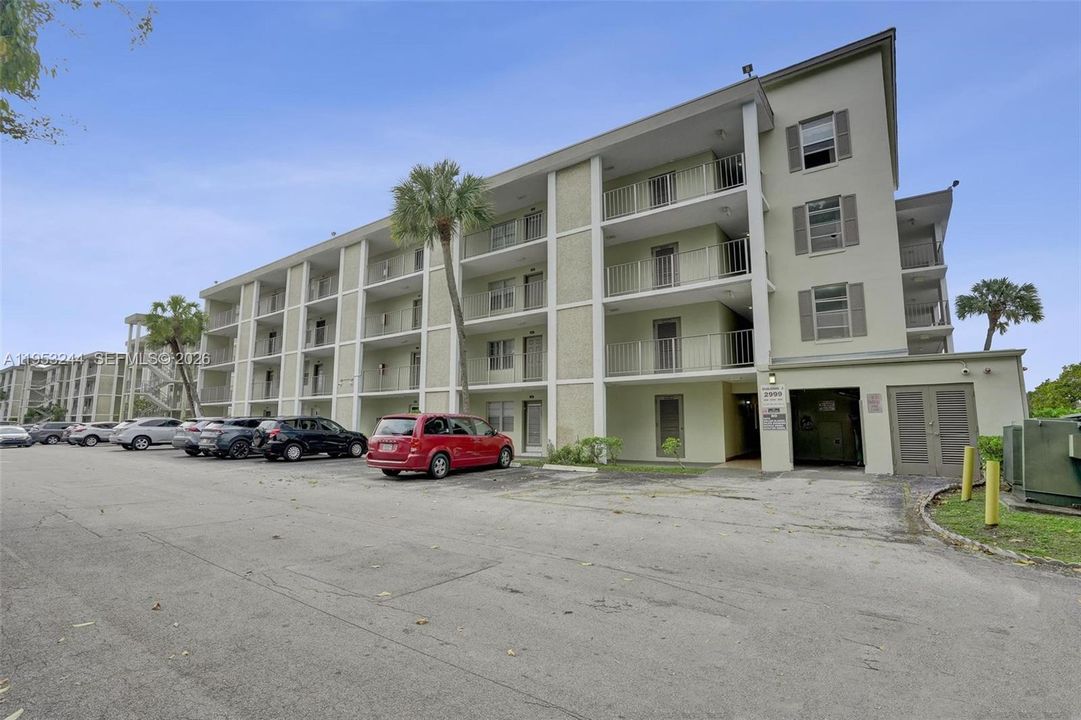 Active With Contract: $75,000 (1 beds, 1 baths, 705 Square Feet)