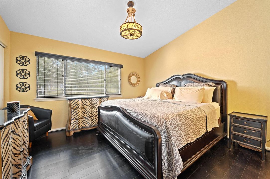 16-web-or-mls-5628-nw-99th-ln