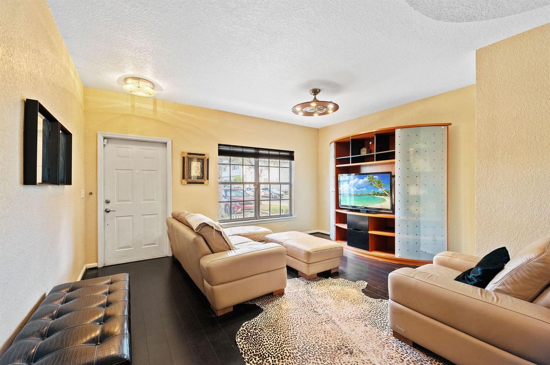 3-web-or-mls-5628-nw-99th-ln
